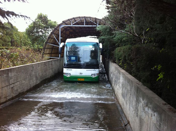 海格純電動(dòng)大巴成國內(nèi)首款通過涉水實(shí)驗(yàn)車型