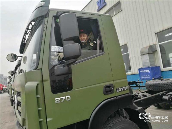 紅巖軍車(chē)品質(zhì)過(guò)硬獲得軍方肯定1.jpg